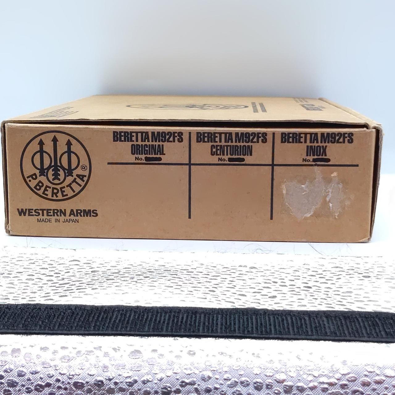 テープ剥がし跡あり