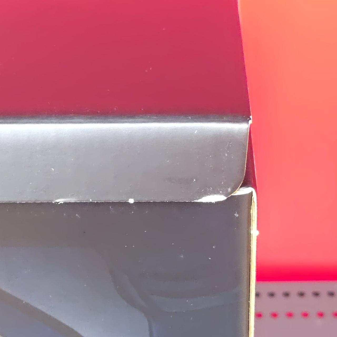 箱白欠けあります。
