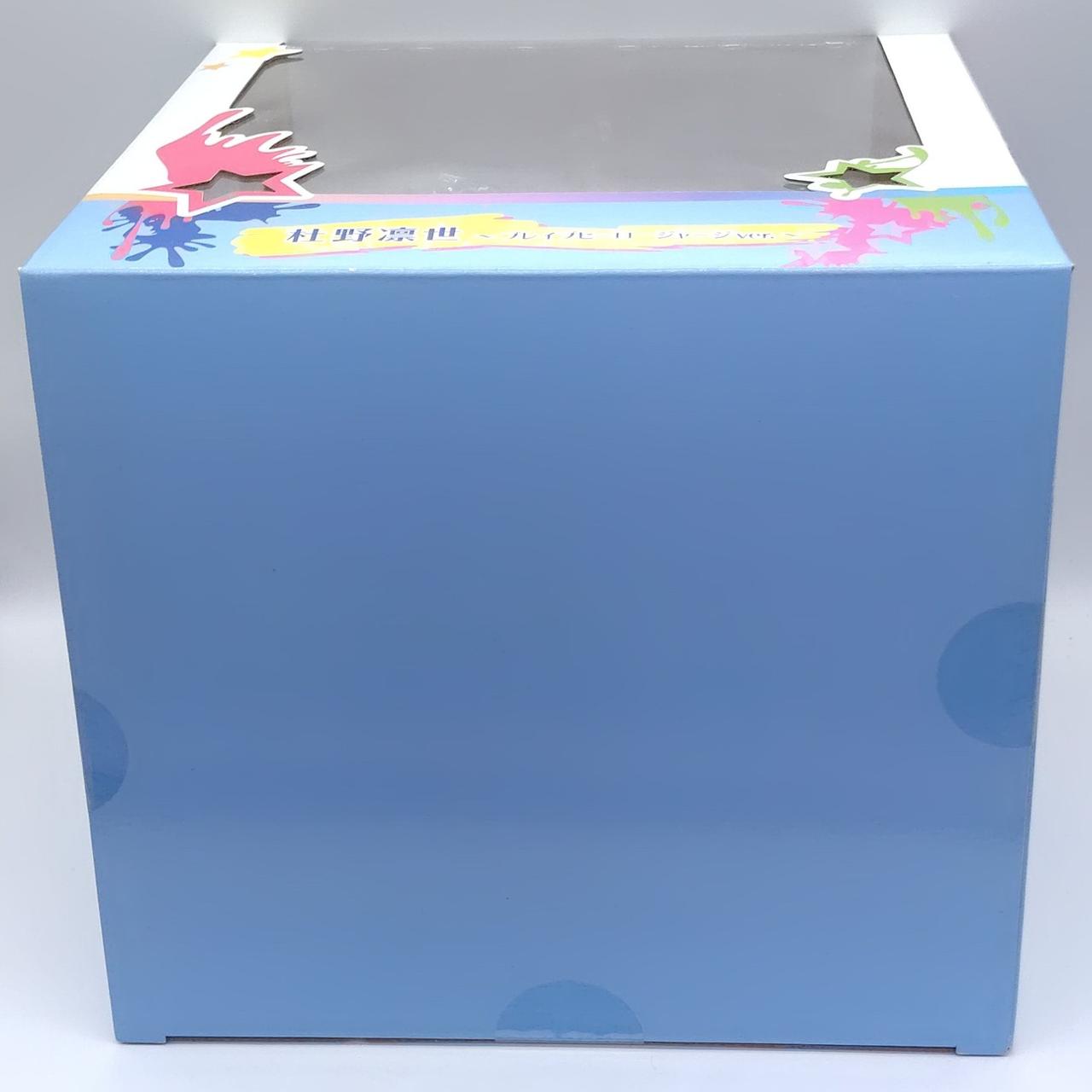 箱裏中央に目立たないシミがあります。