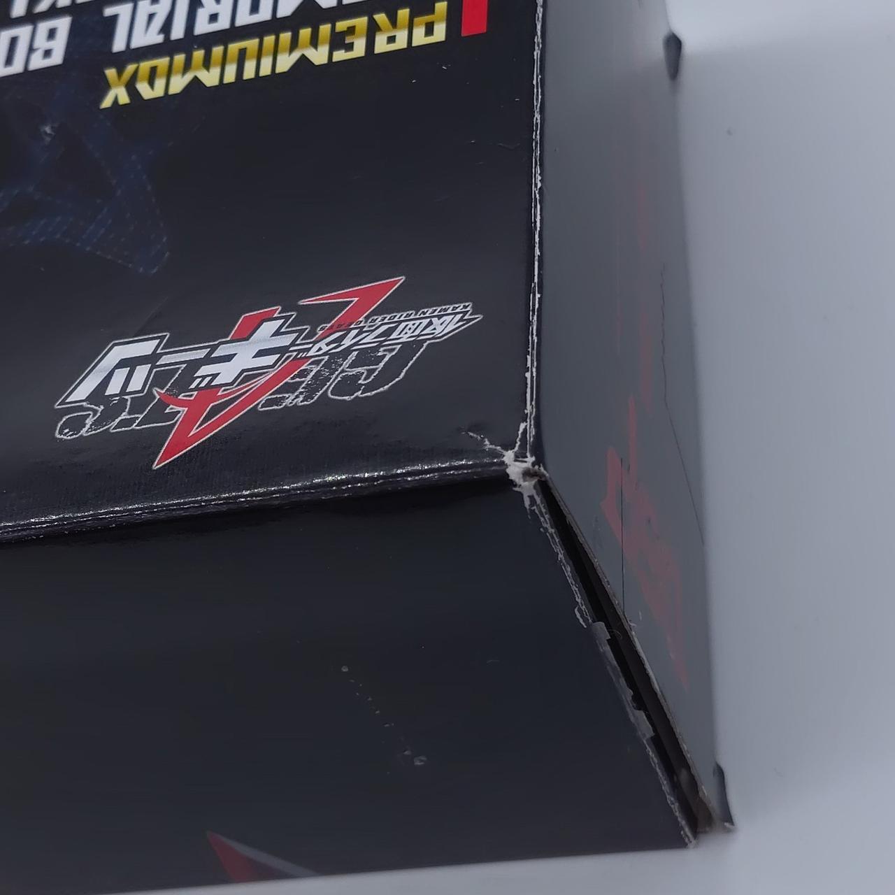 破け剥がれあり
