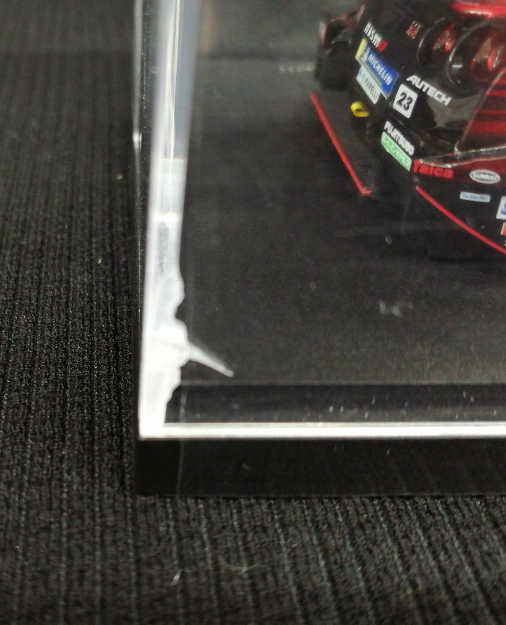 ケースに割れが有ります。