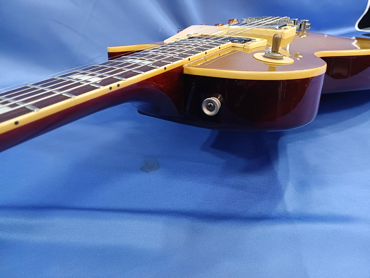 Epiphone　エレキギター★お値下げしました★直せる方 Epiphone エレキギター☆お値下げしました☆直せる方 - メルカリ