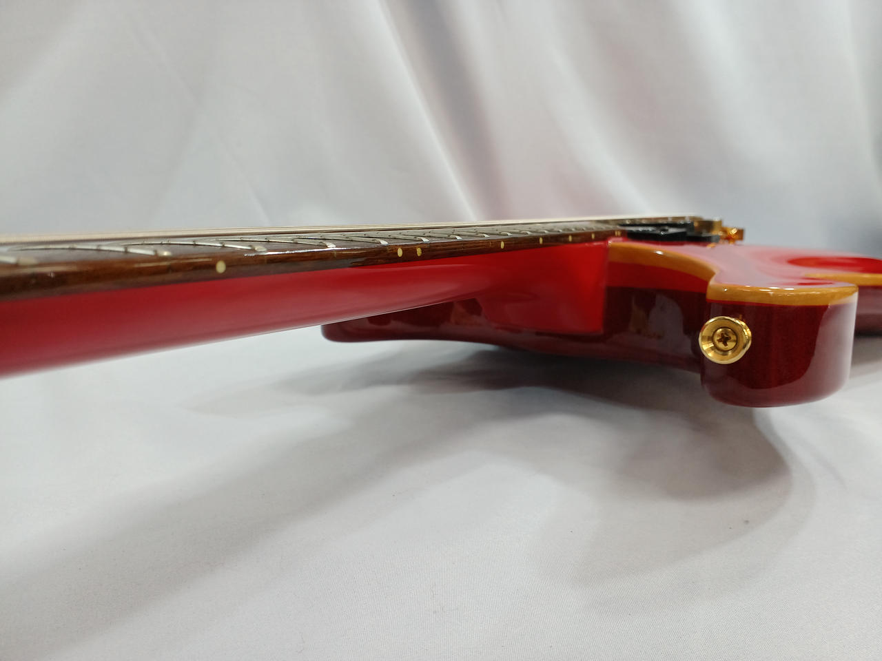 弦交換 FERNANDES エレキギター キルト柄レッド ゴールドパーツ 弦交換 FERNANDES エレキギター キルト柄レッド ゴールドパーツ 弦交換