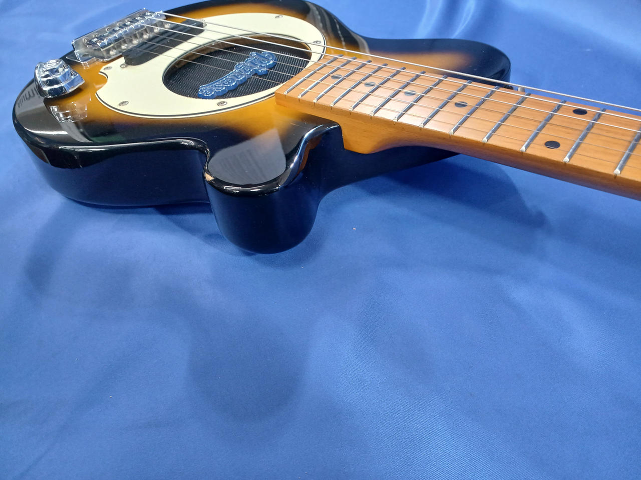 Pignose アンプ内蔵 エレキギター お得なセット付きアンプ内蔵ギター】お子様から大人まで誰しも楽しめる