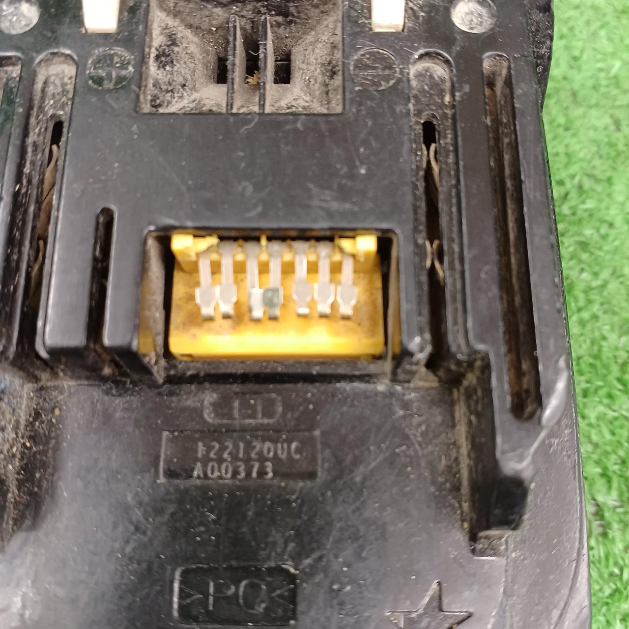 カバー壊れてます