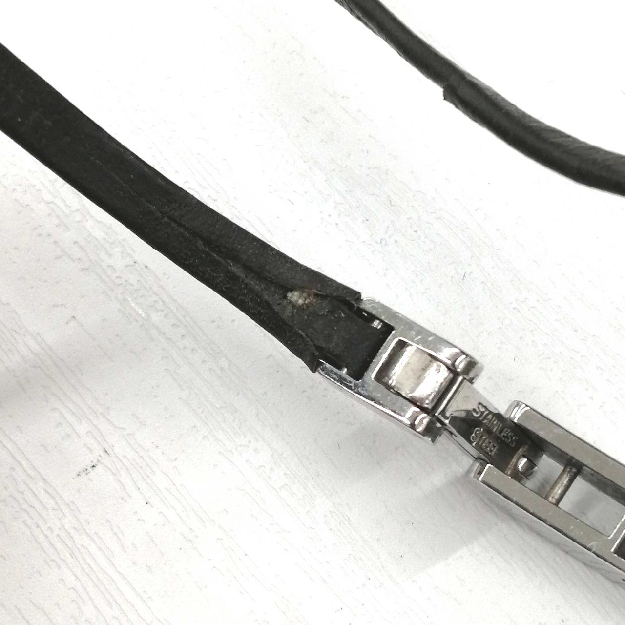 ヒモの状態が悪いです。