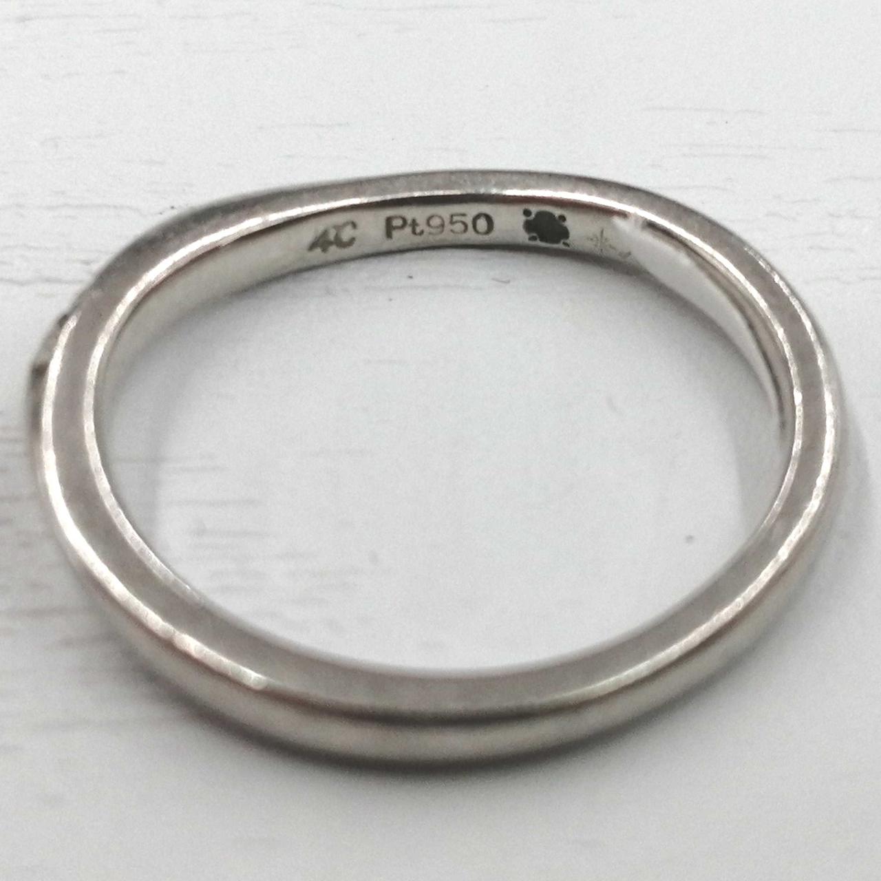 白いテープの下に名前刻印あります。