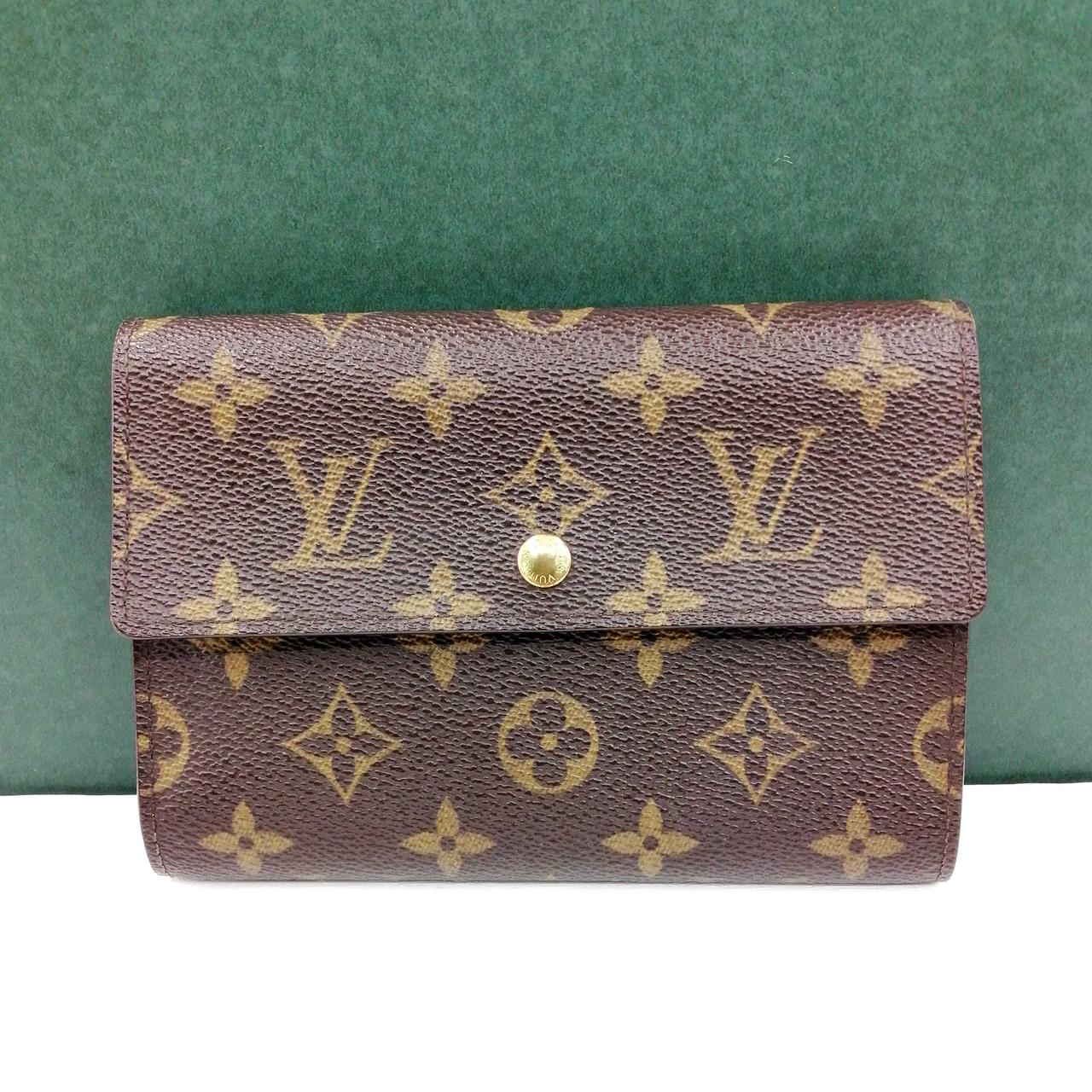 全体的に細かい汚れがあります。