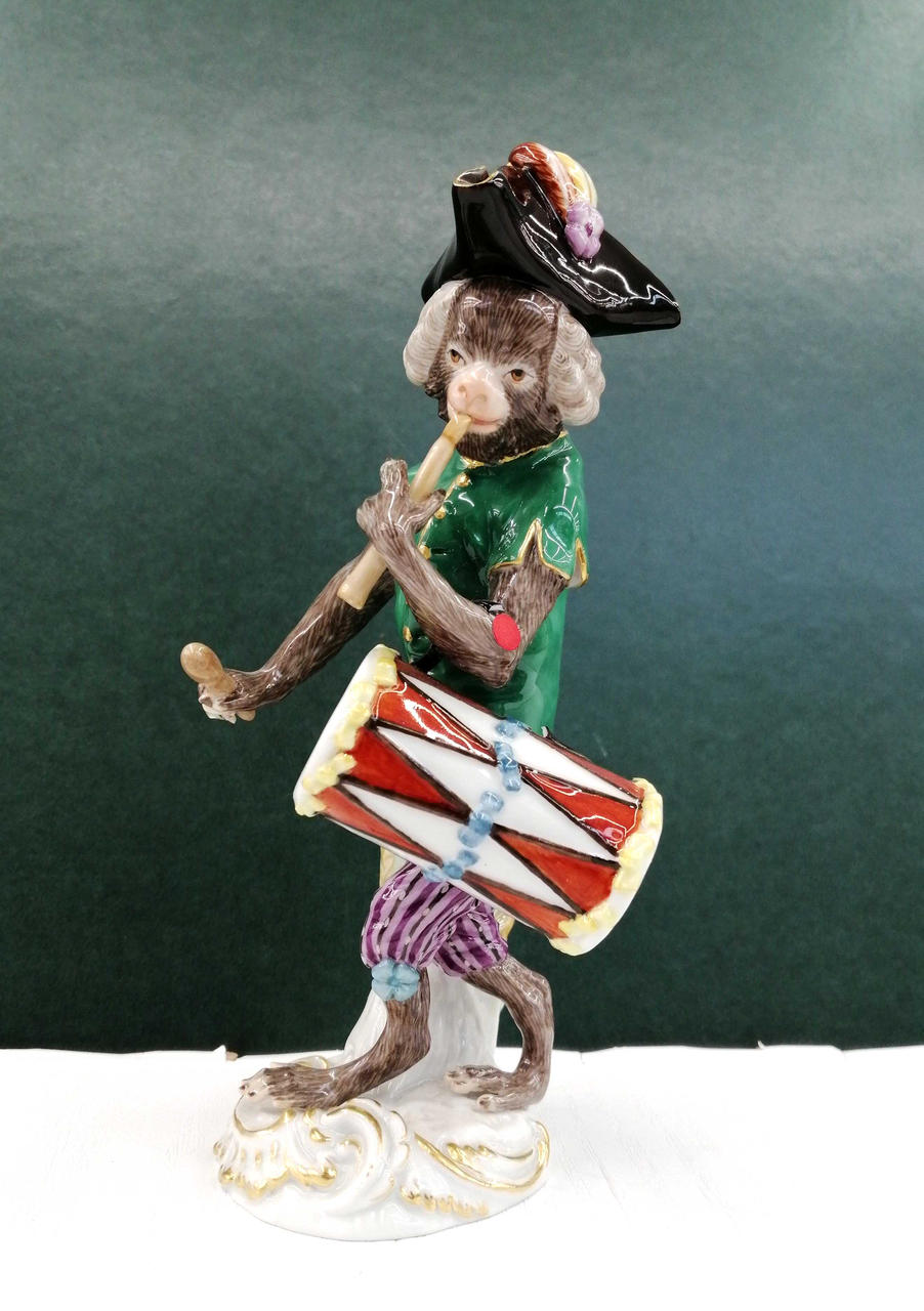 赤いシールの部分が破損してます。