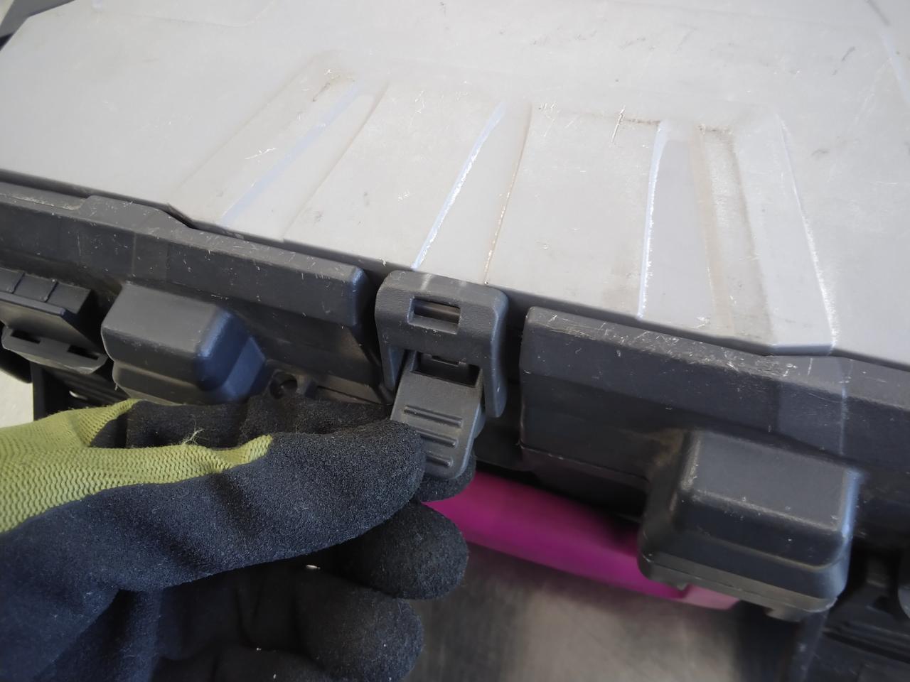 ここの留め具が緩いです