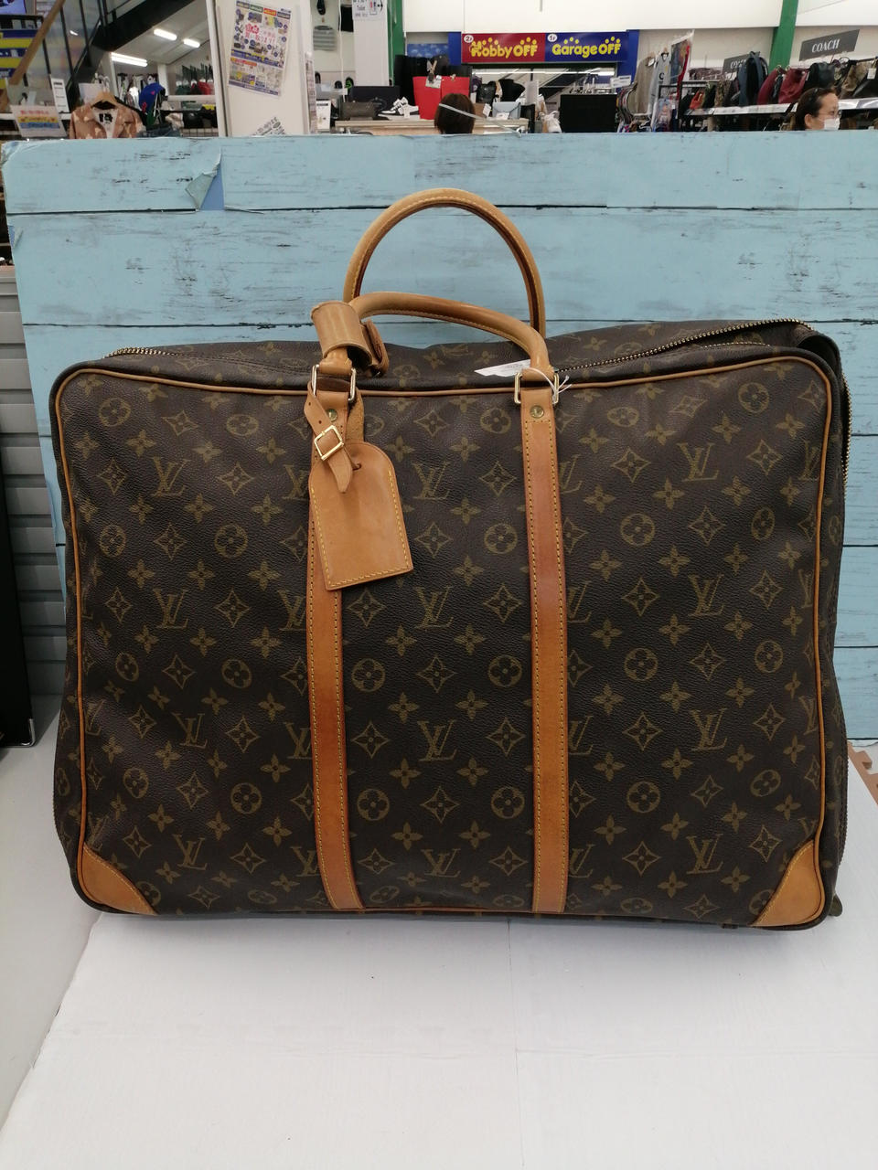 南京錠が付いてますが鍵はありません。