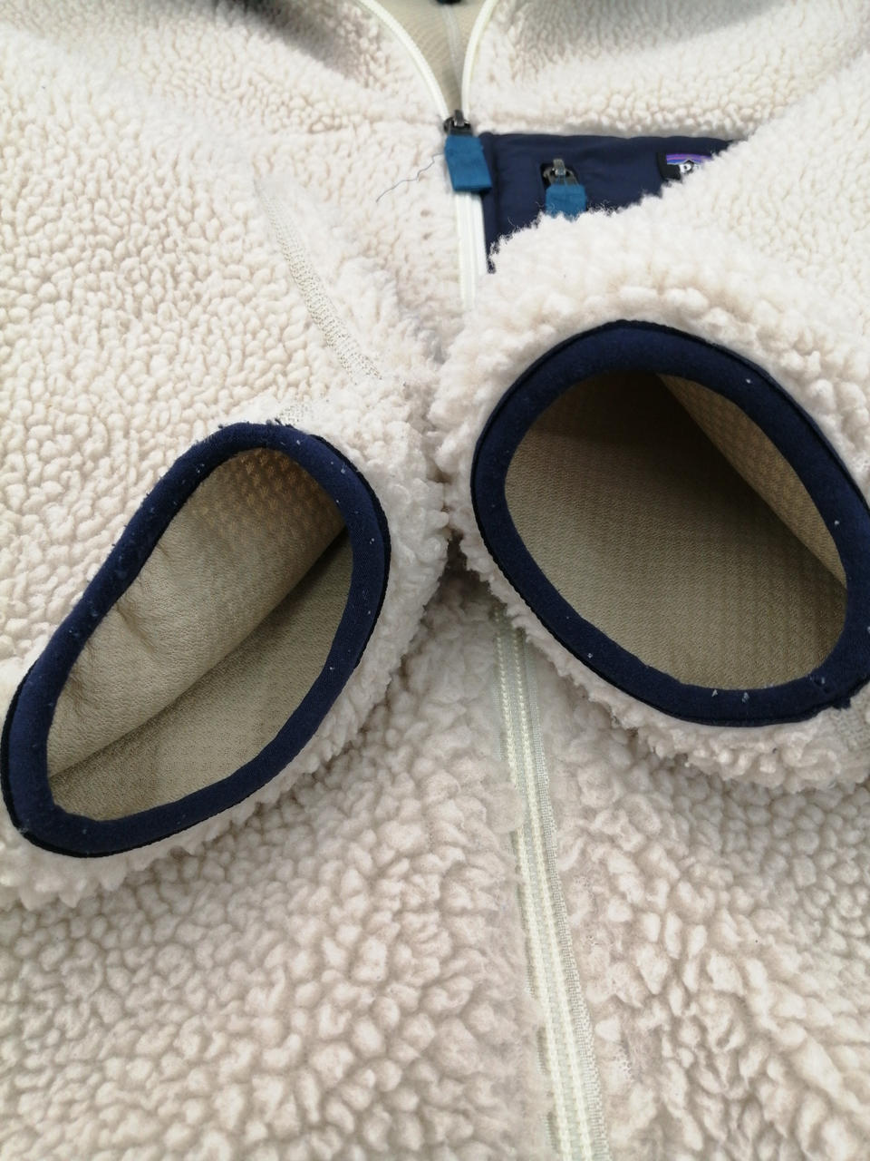 袖口毛玉あり。