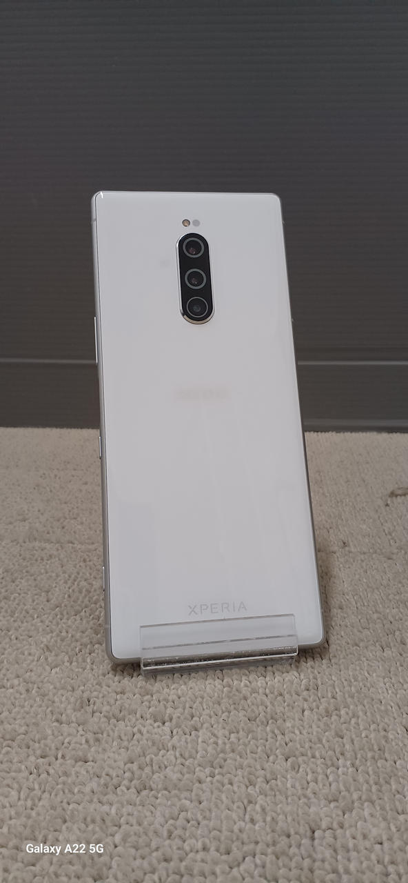 Xperia 1 802SO softbank ホワイト おまけ付き Amazon | Softbank Xperia 1 802SO SIMフリー ホワイト | Xperia
