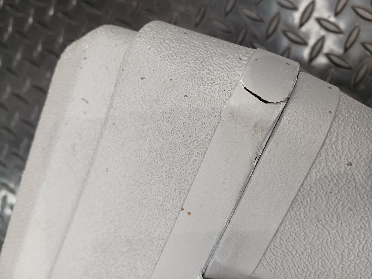 ケース破損あり