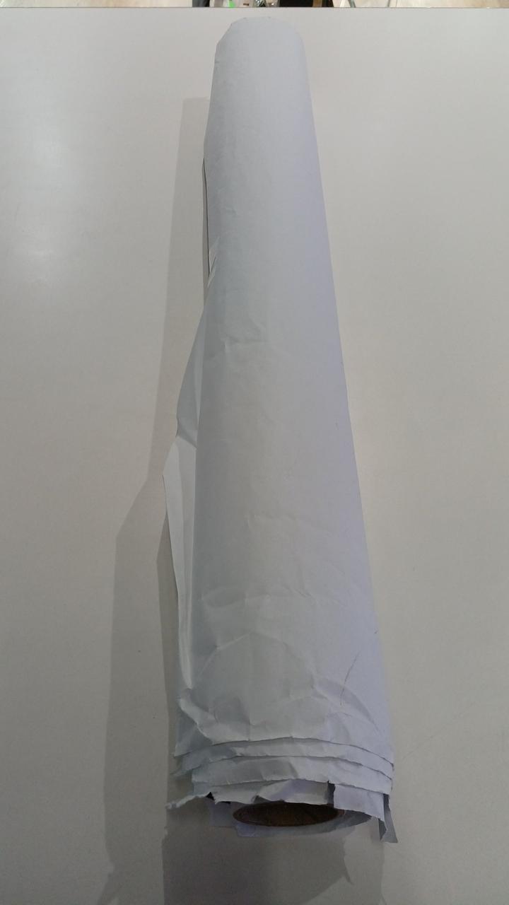 背景マットは丸めての保管、発送となります