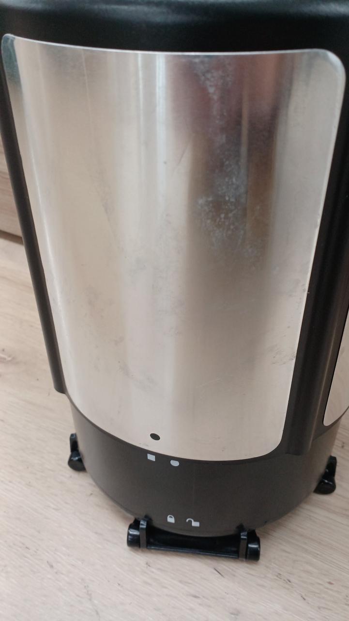 ケース表面に腐食?あり