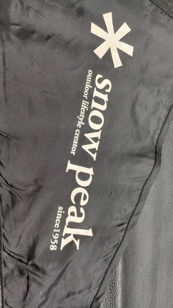 ロゴにシミ汚れ、はがれ若干あります