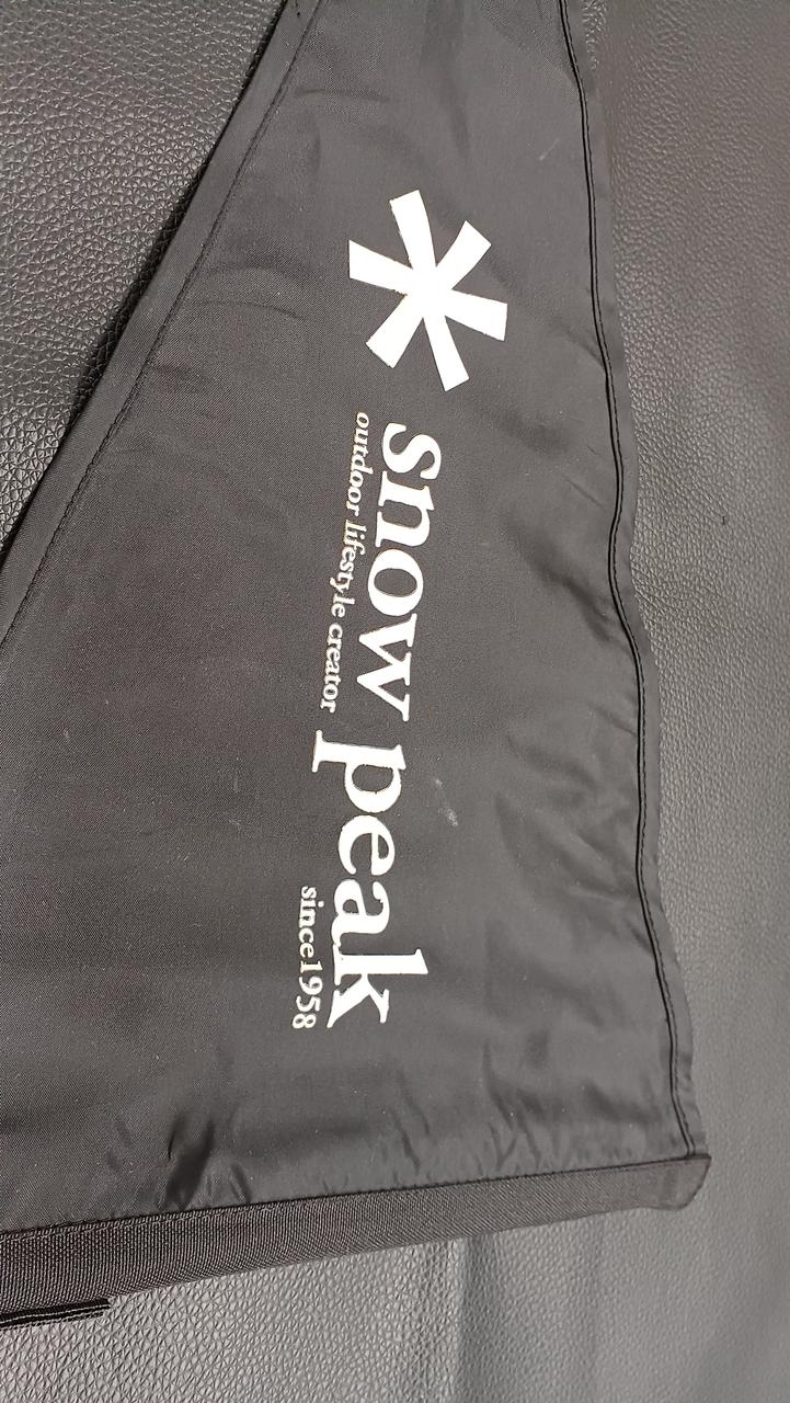 ロゴにシミ汚れ、はがれ若干あります。