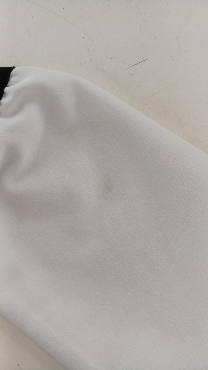 左袖裏面に汚れあり