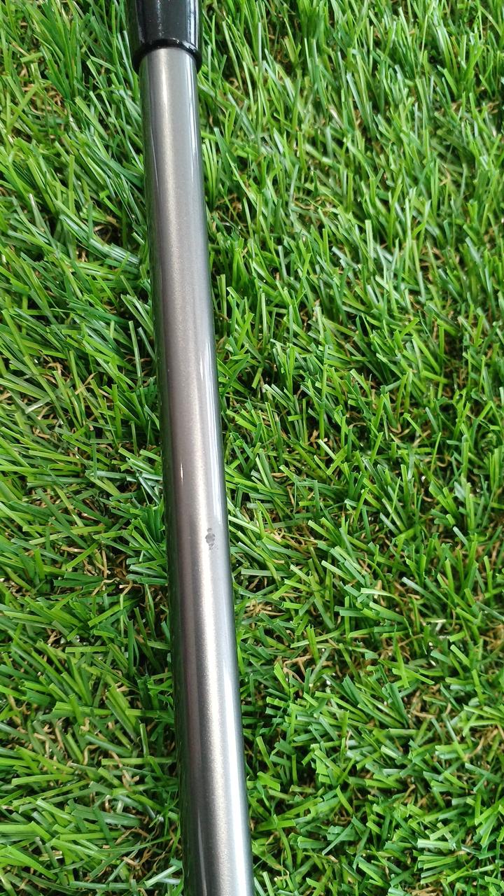 小さなキズがあります。