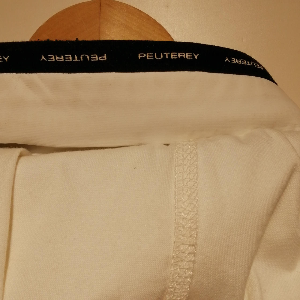 横に一直線に薄汚れあり