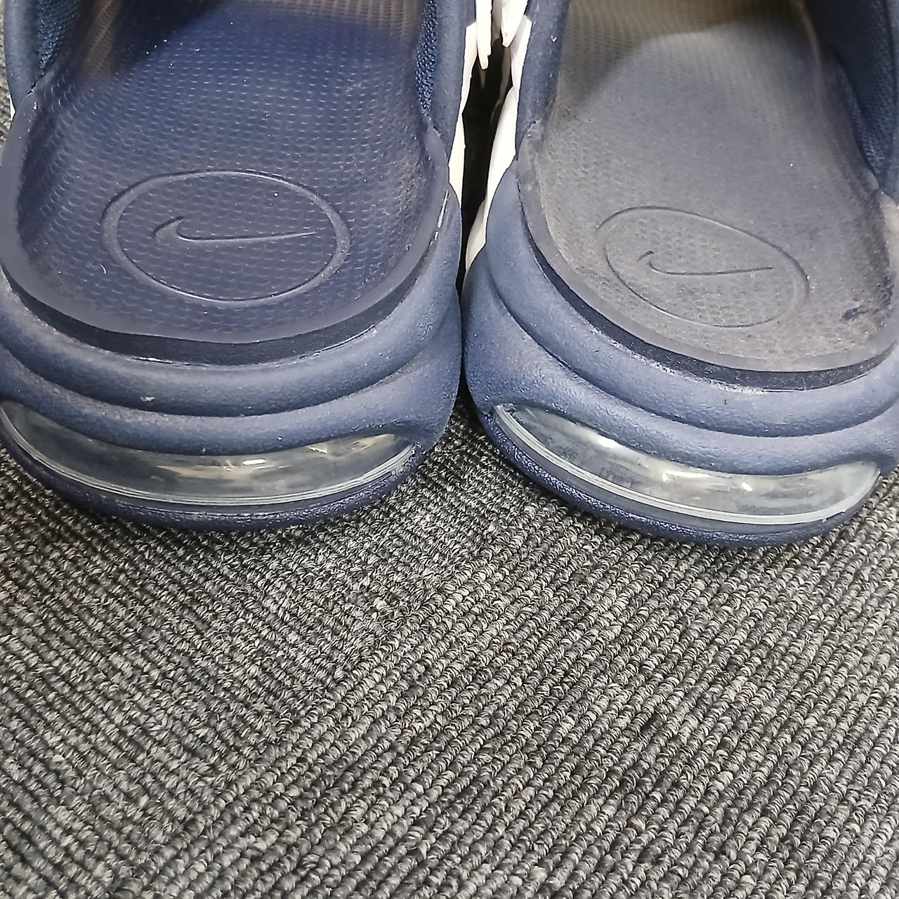 使用感がございます。