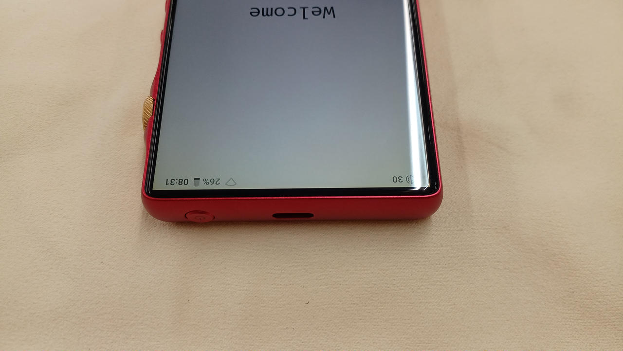 画面上部黄ばみあります