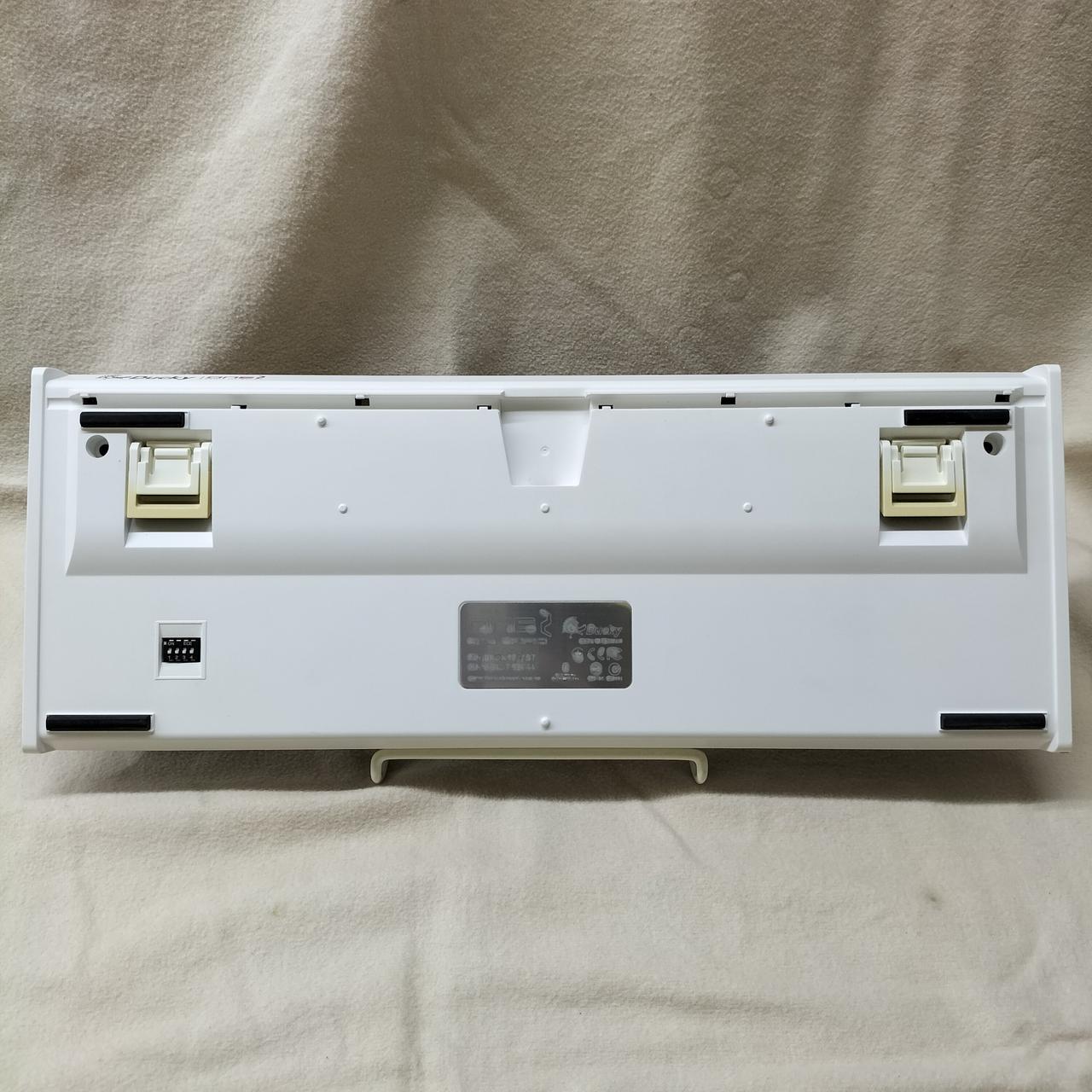 注：スタンドに黄変あり