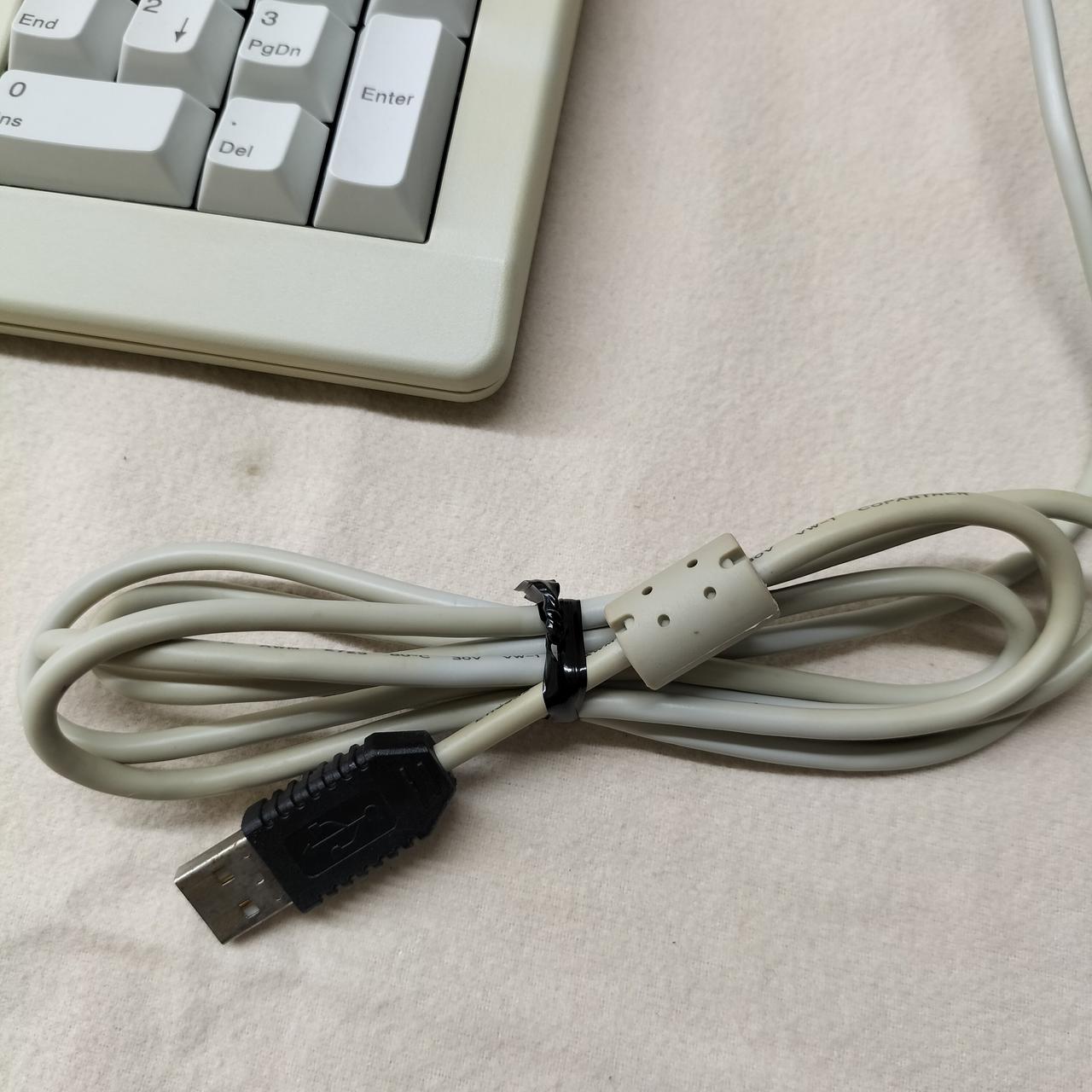 注：元々白色ケーブルが黄変