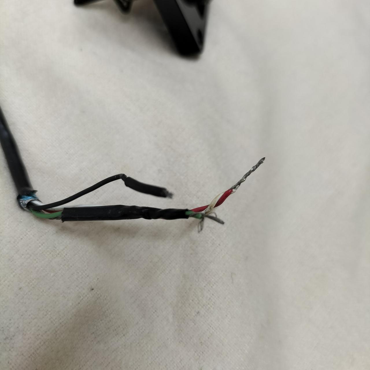 注：ケーブルの終端ハンダ残り/加工跡