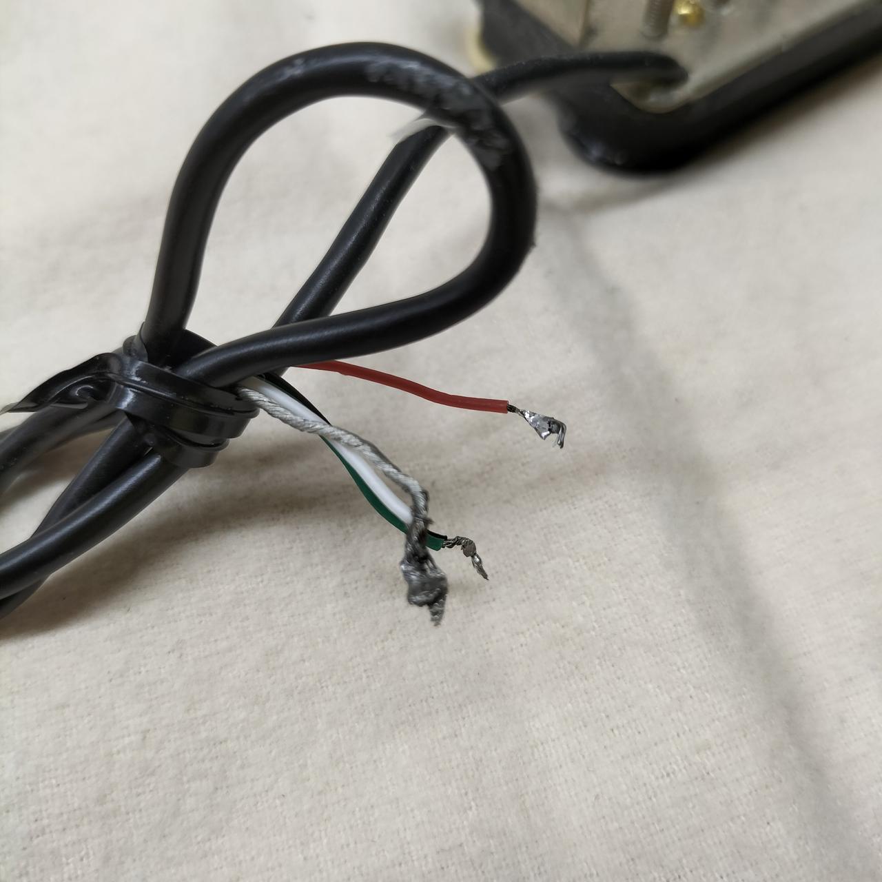 注：ケーブル終端ハンダ残り/加工跡あり