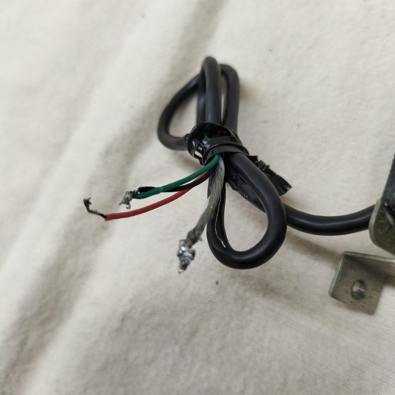 注：ケーブル終端ハンダ残り/加工跡あり