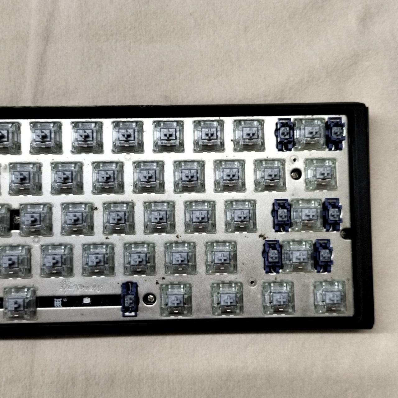 ※キーボード底の金属部分にサビ多数