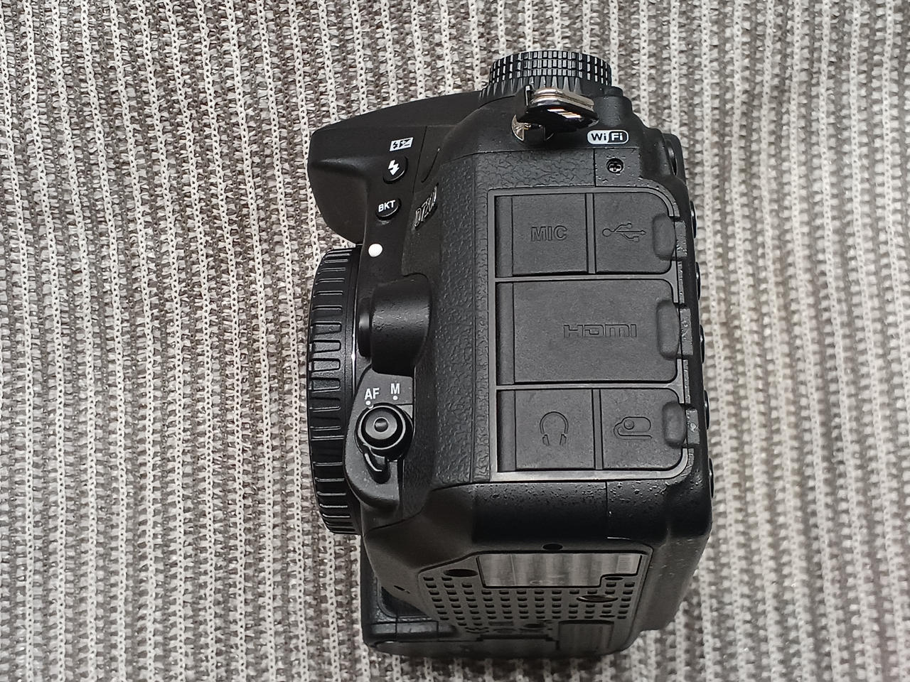 Nikon D7200 本体 シャッター少 使用説明書付 美品 Nikon D7200 本体 シャッター少 使用説明書付 美品