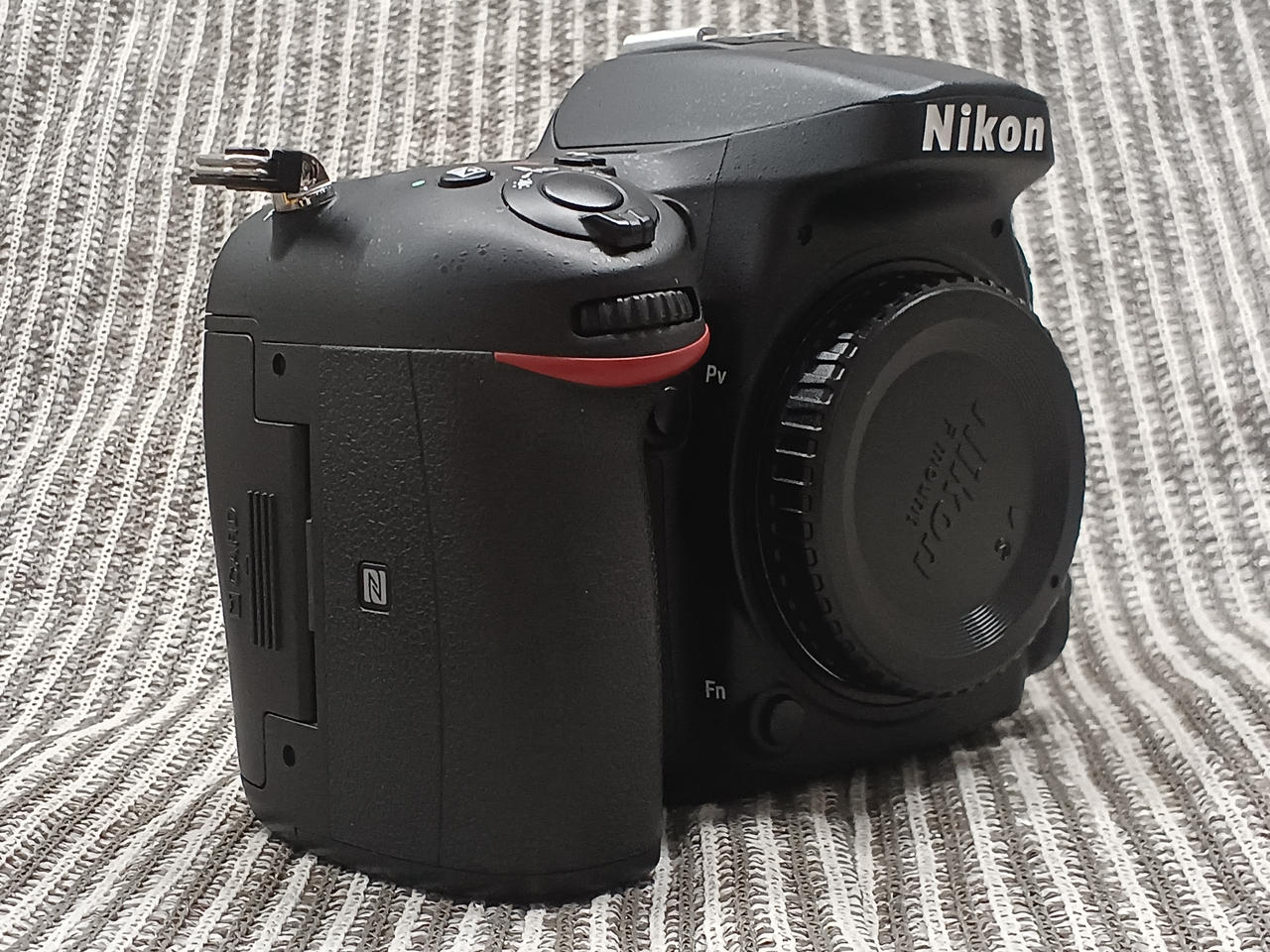 NikonD70 カメラ デジタル1眼レフ 61UH0bMBleL._UF350,350_QL50_.jpg