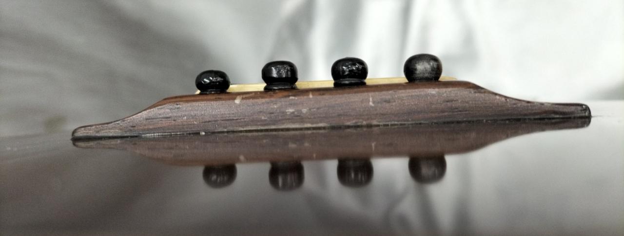 浮いてるように見えますが浮いていません