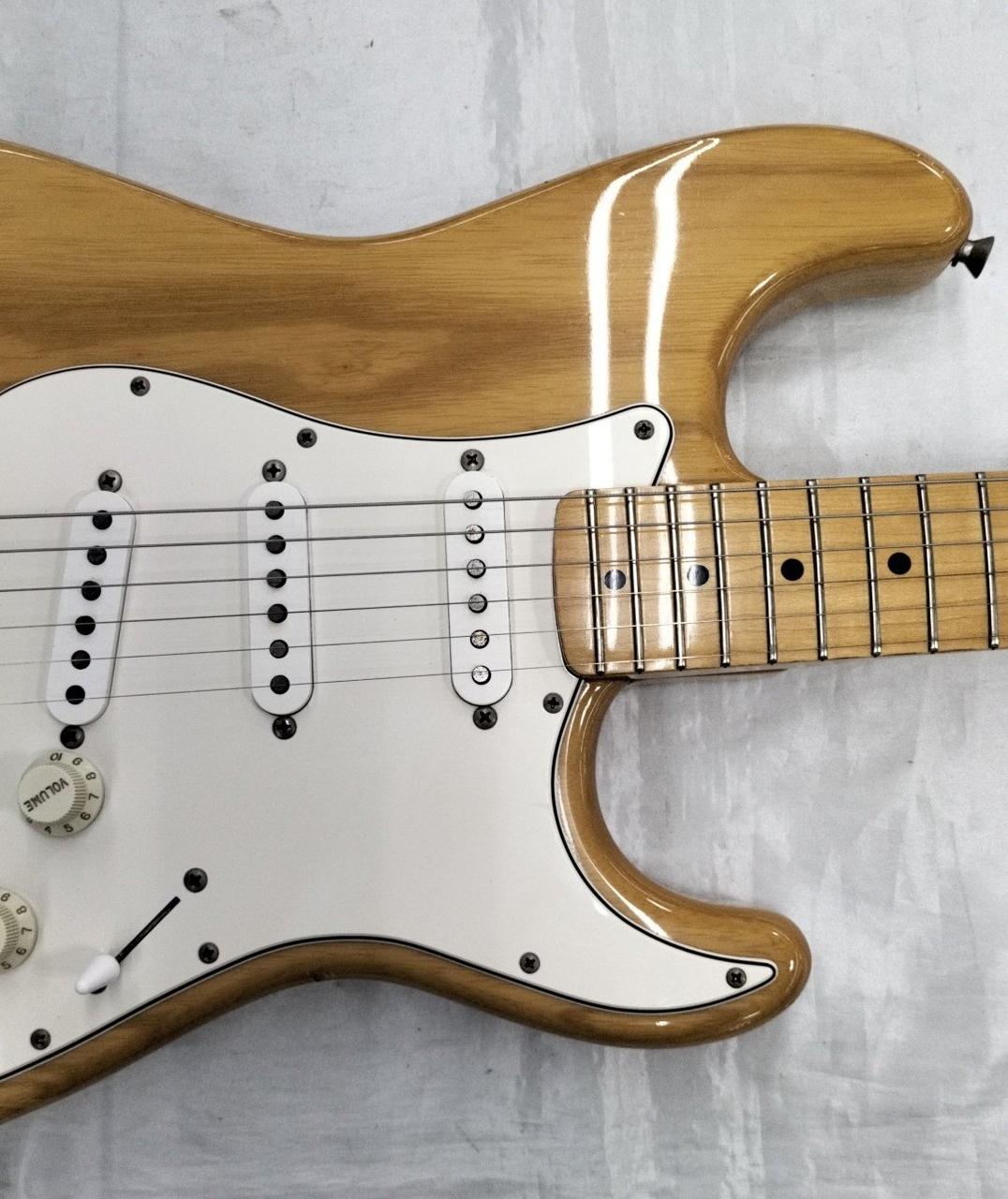 美品　Fender Stratocaster ギター　ストラトキャスター Fender Standard Stratocaster Olympic White エレキギター