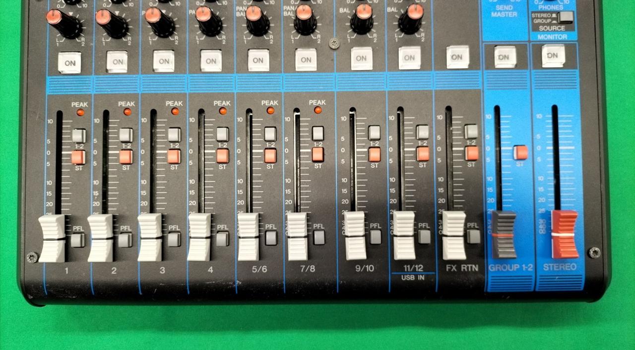 美品 YAMAHA AG03 ミキシングコンソール YAMAHA(ヤマハ) AG03 ミキシングコンソール MIXING CONSOLE