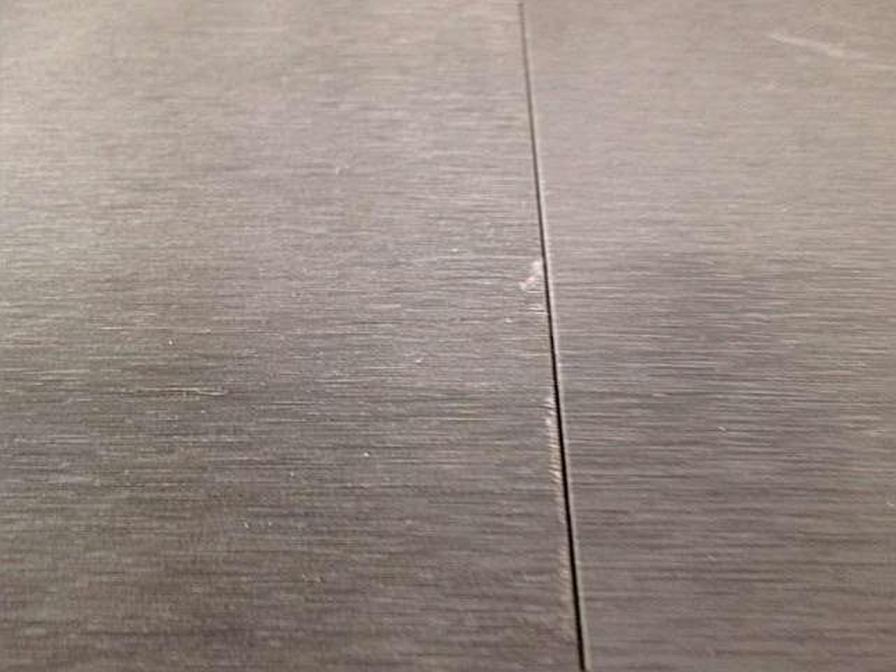 本体上部擦り傷があります