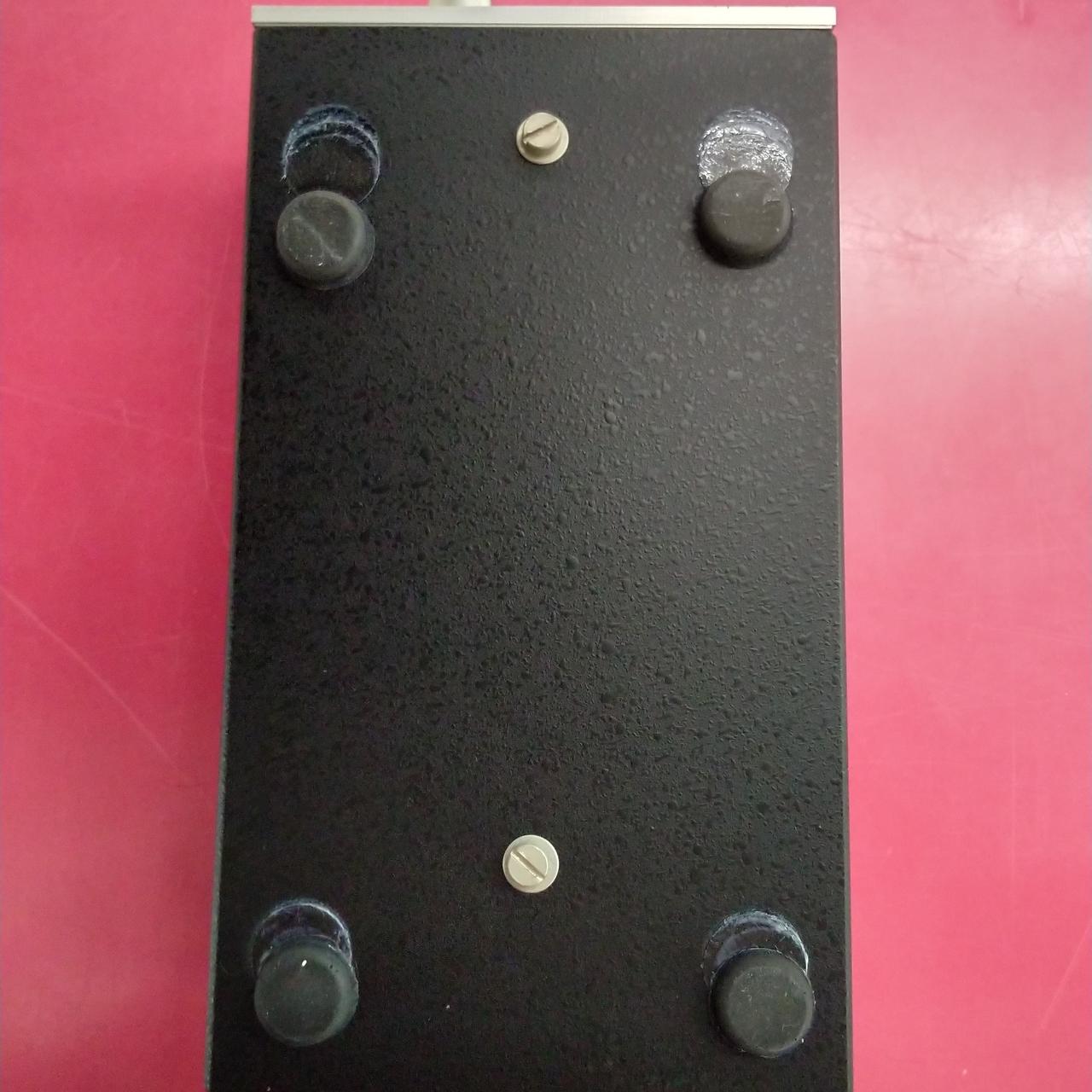 ゴムパッキンの位置がズレています。