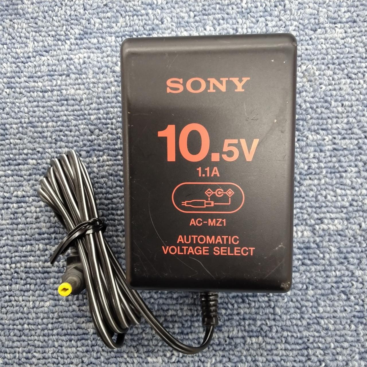 付属品はACアダプターのみです。