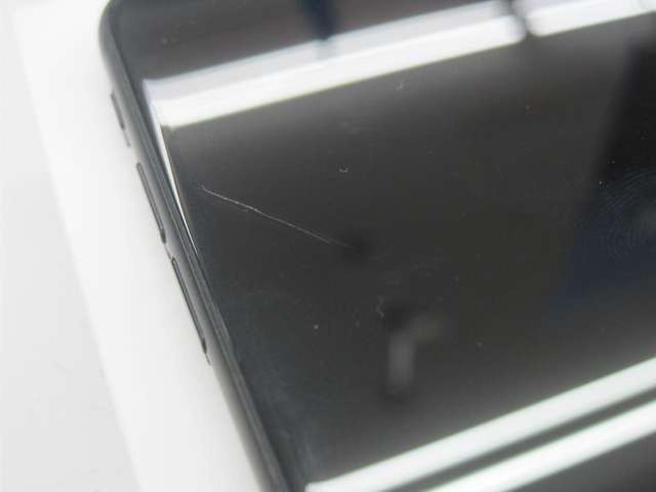 画面にキズあり