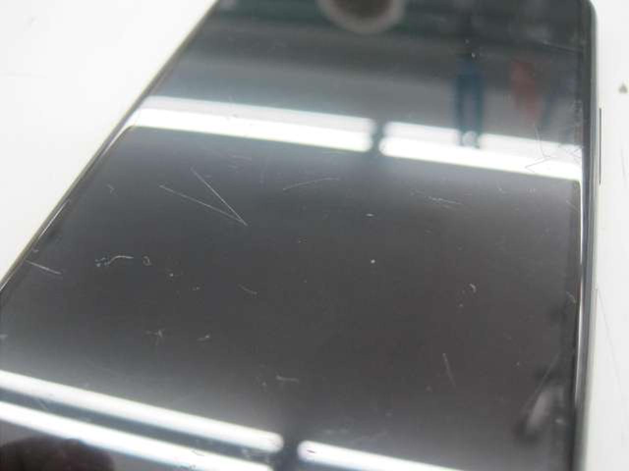 画面にキズあり