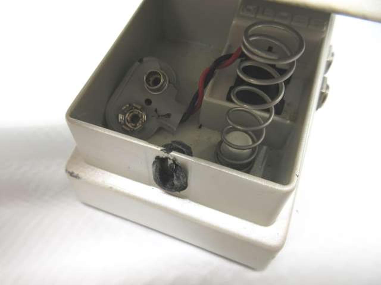 蓋部分のペダル・ガイド・ブッシュが劣化しています