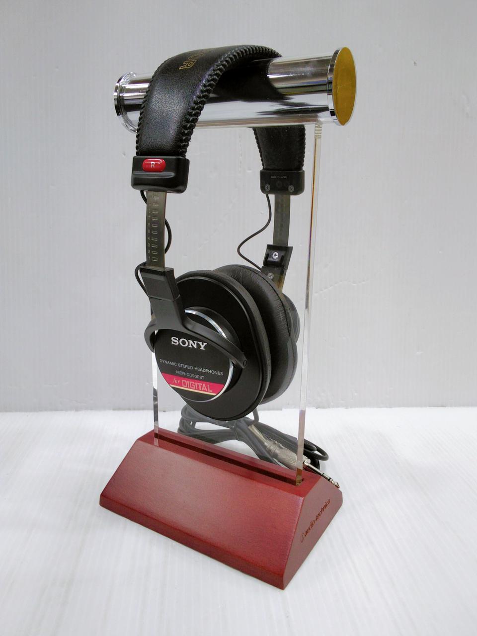 スタンドは別売りです。