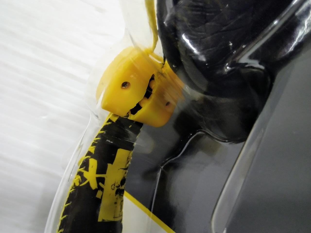 左側の破損部分