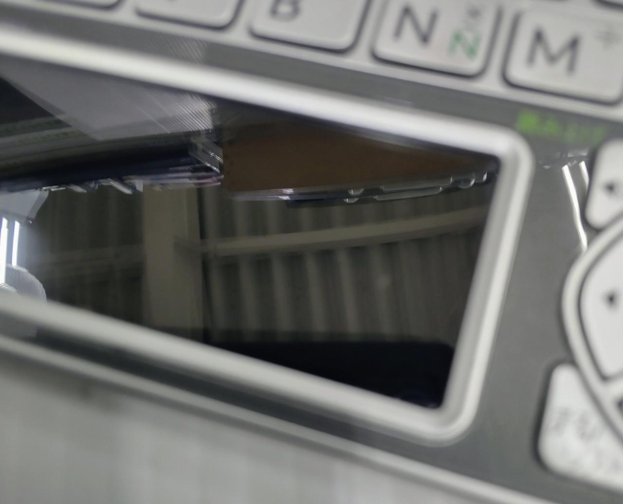 液晶画面に一箇所キズ
