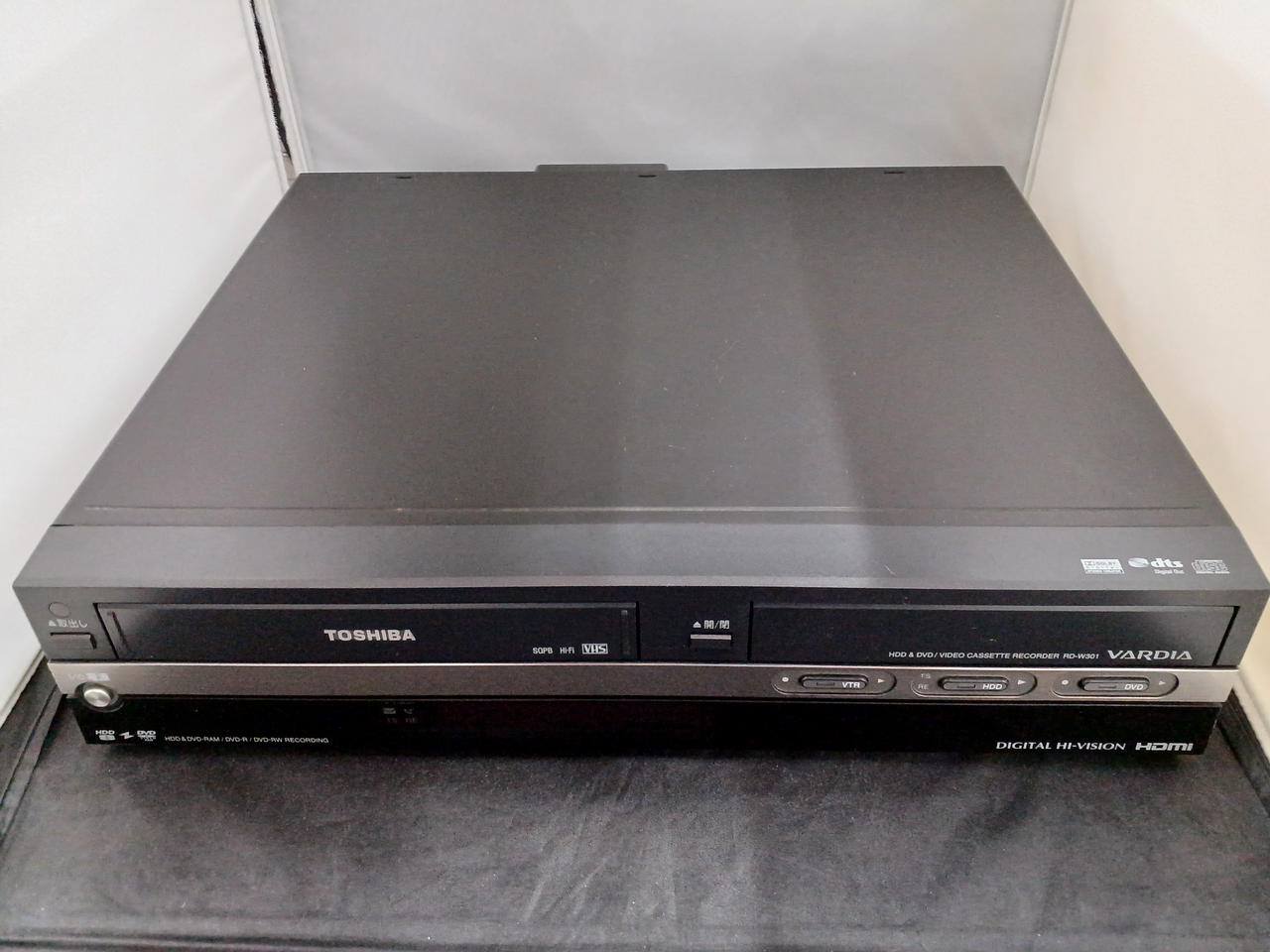 東芝VTR一体型HDD&DVDレコーダー VARDIA RD-W301 ジャンク ジャンク TOSHIBA VARDIA RD-W301 VHS.HDD.DVD