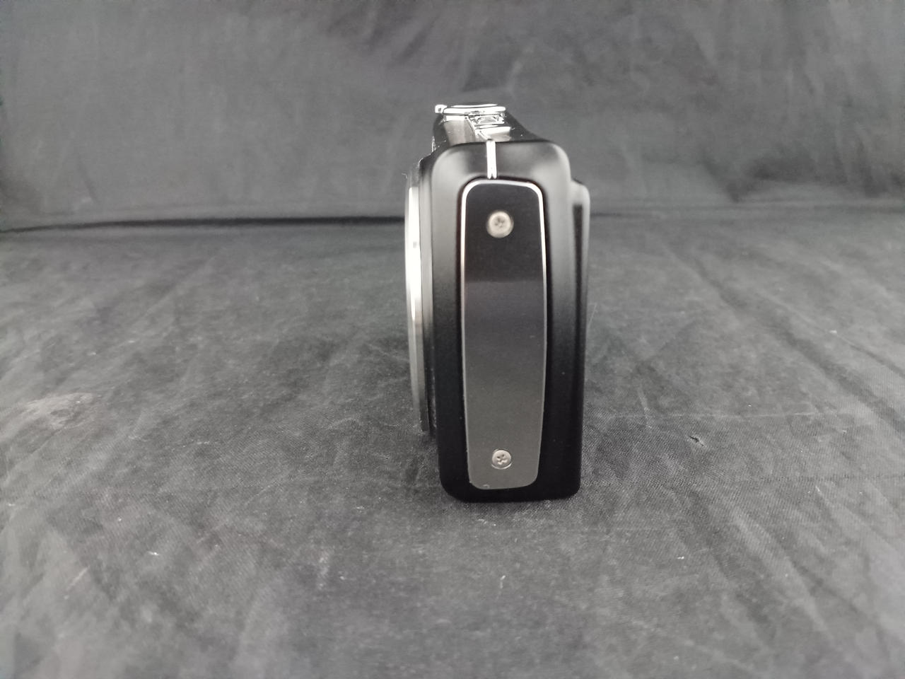 デジカメ　ほぼ新品 Amazon | Free!×EXILIM コラボ デジタルカメラ EX-ZS30SR