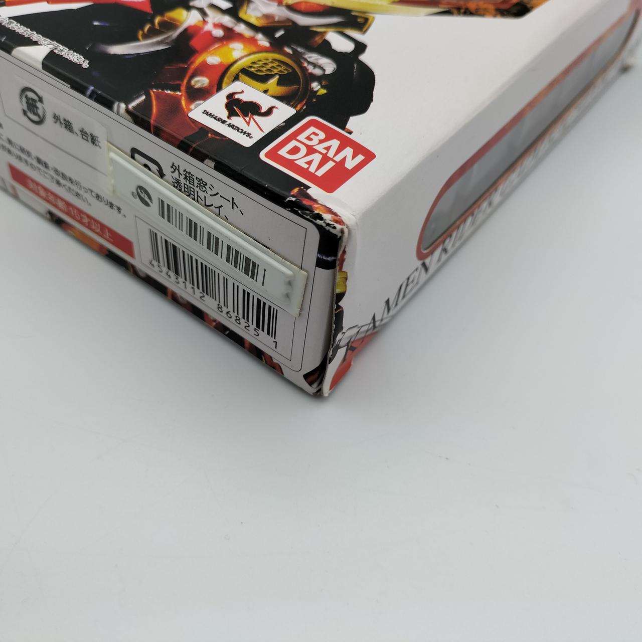 外箱の角にヘコミあり